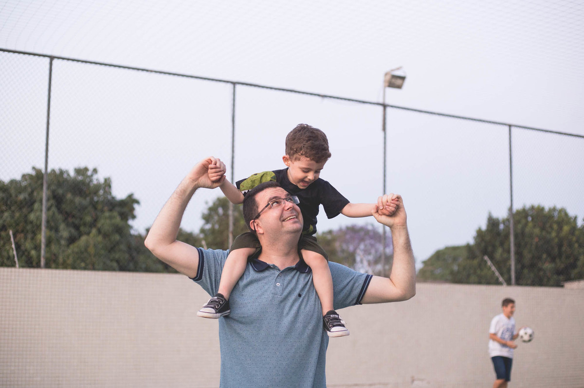 se divertindo com o pai