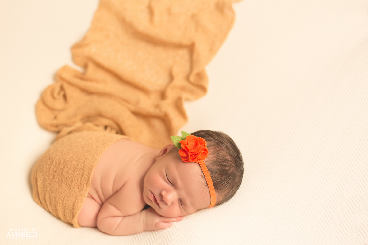 newborn de menina registrado por Mundo Amarelo
