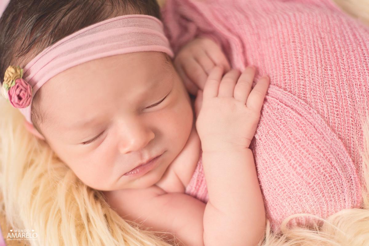 mãos da nenê registrado por Mundo Amarelo