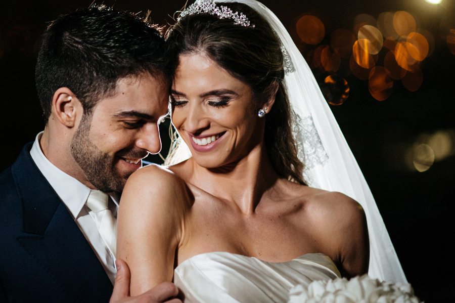 casal apaixonado em pose para fotos