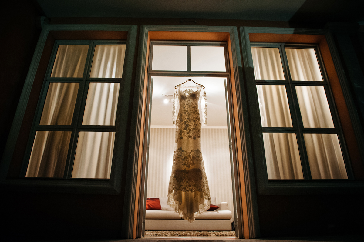 Detálhe da renda do vestido de noiva