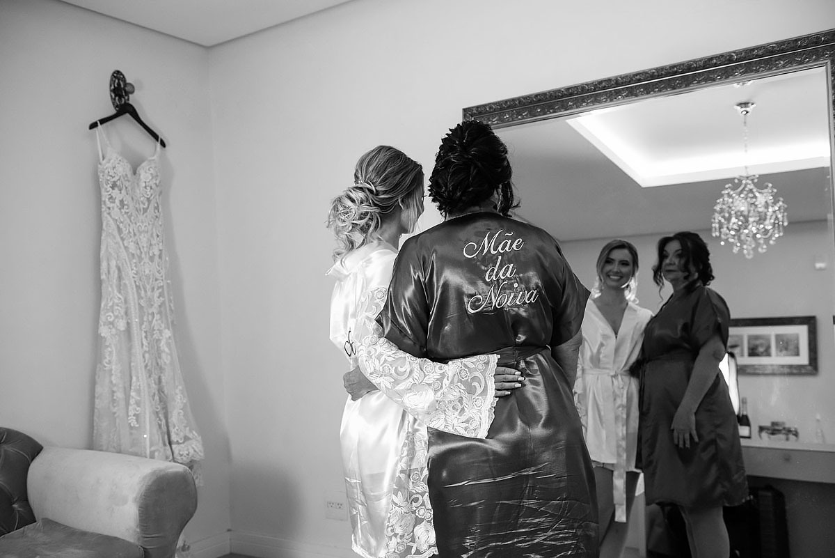 noiva com sua mãe