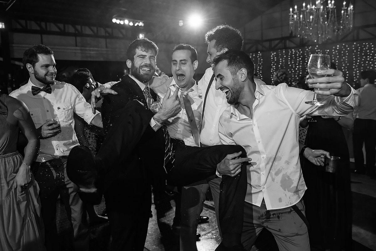 noivo derruba a bebida