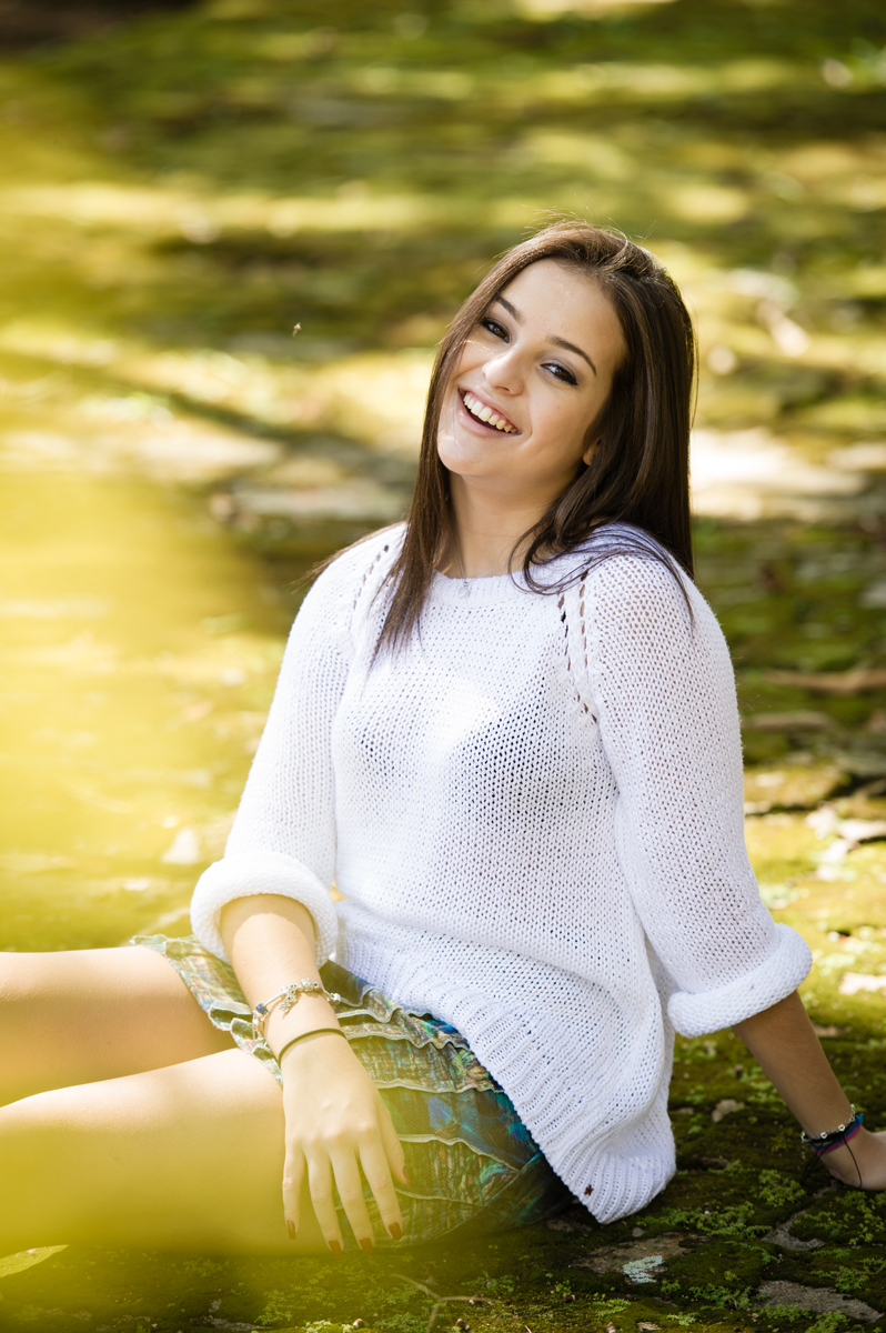 debutante sorri para camera