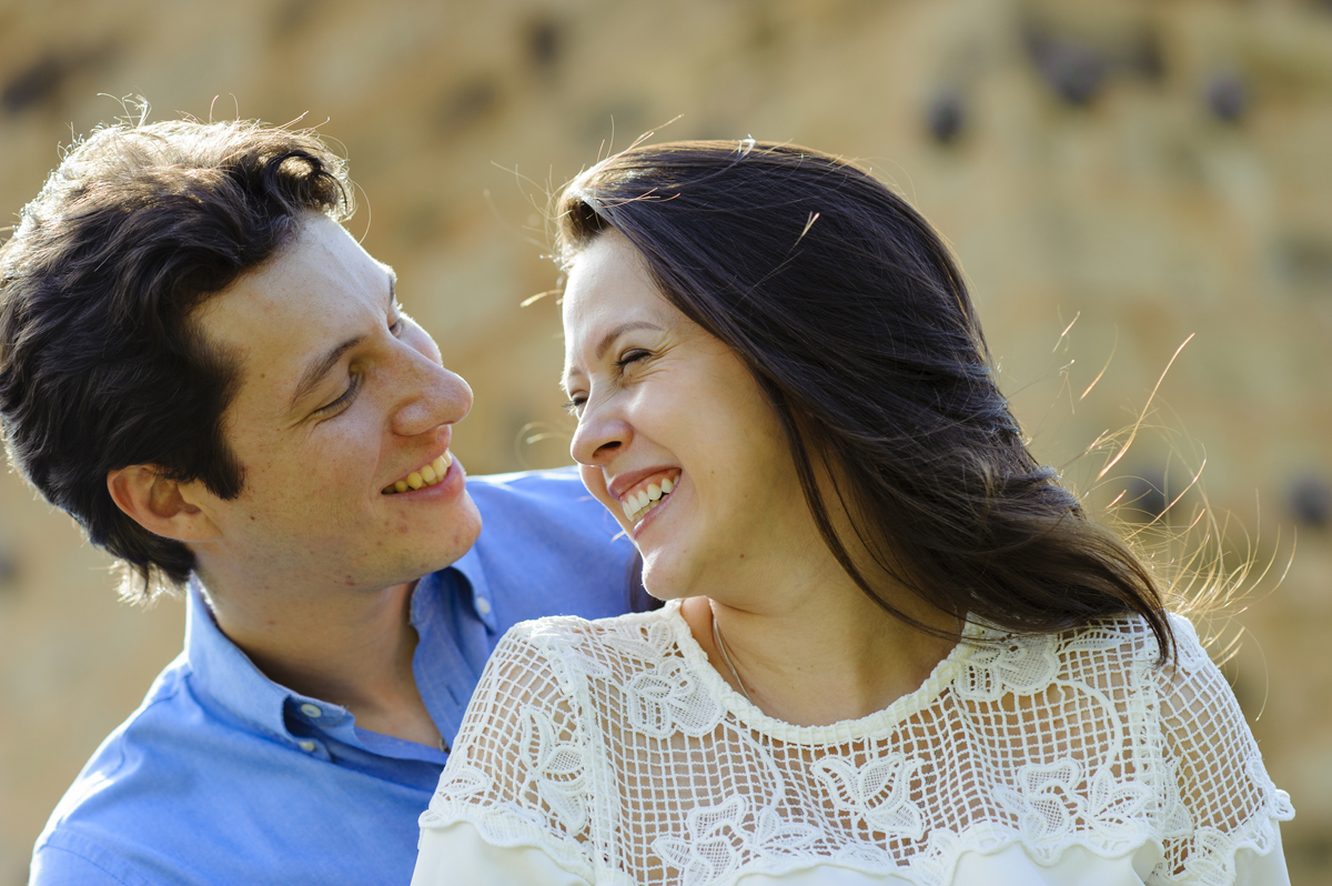 detalhe do rosto dos noivos