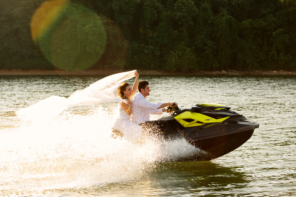 noivos de jetsky na represa
