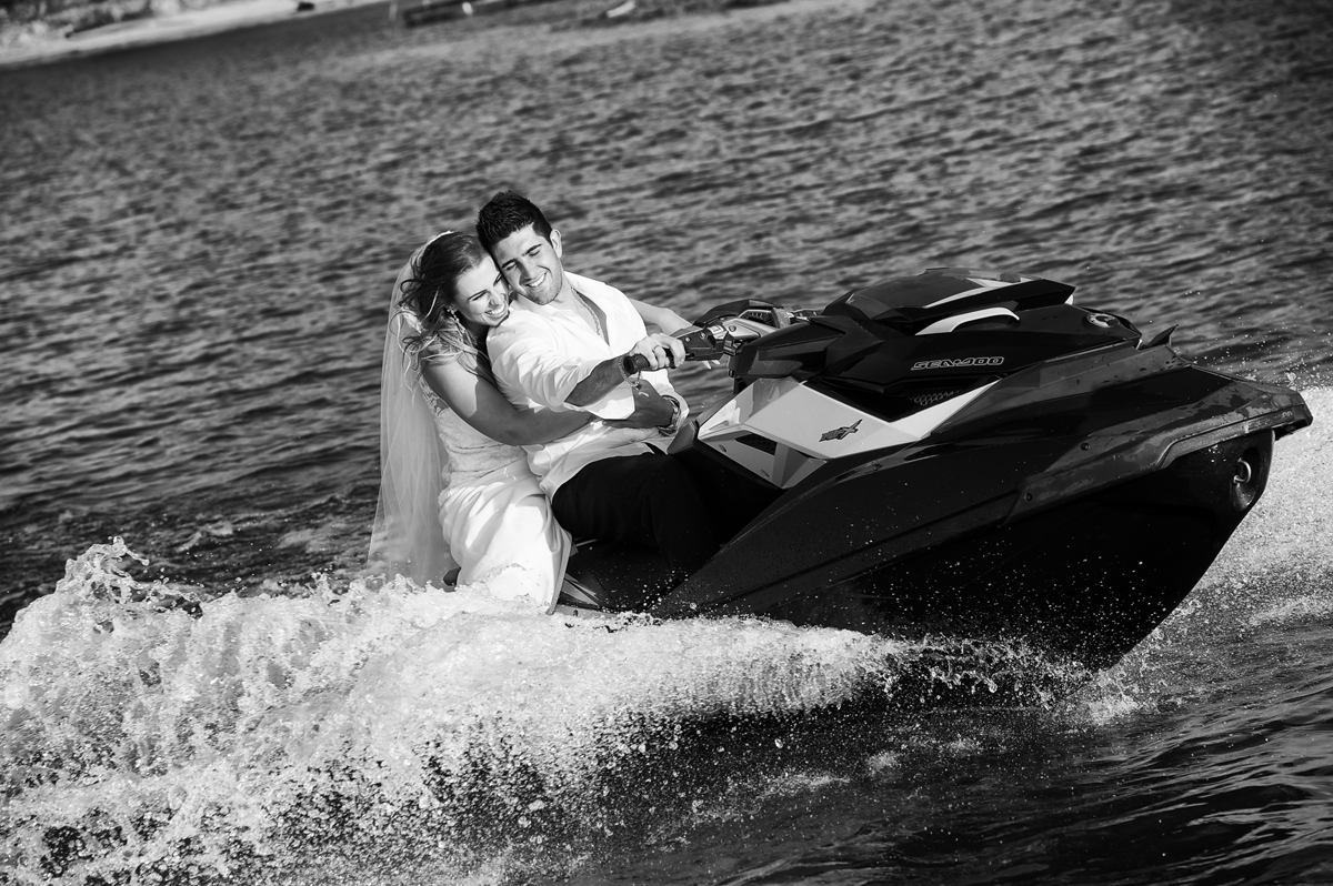 noivos namoram no Jetsky