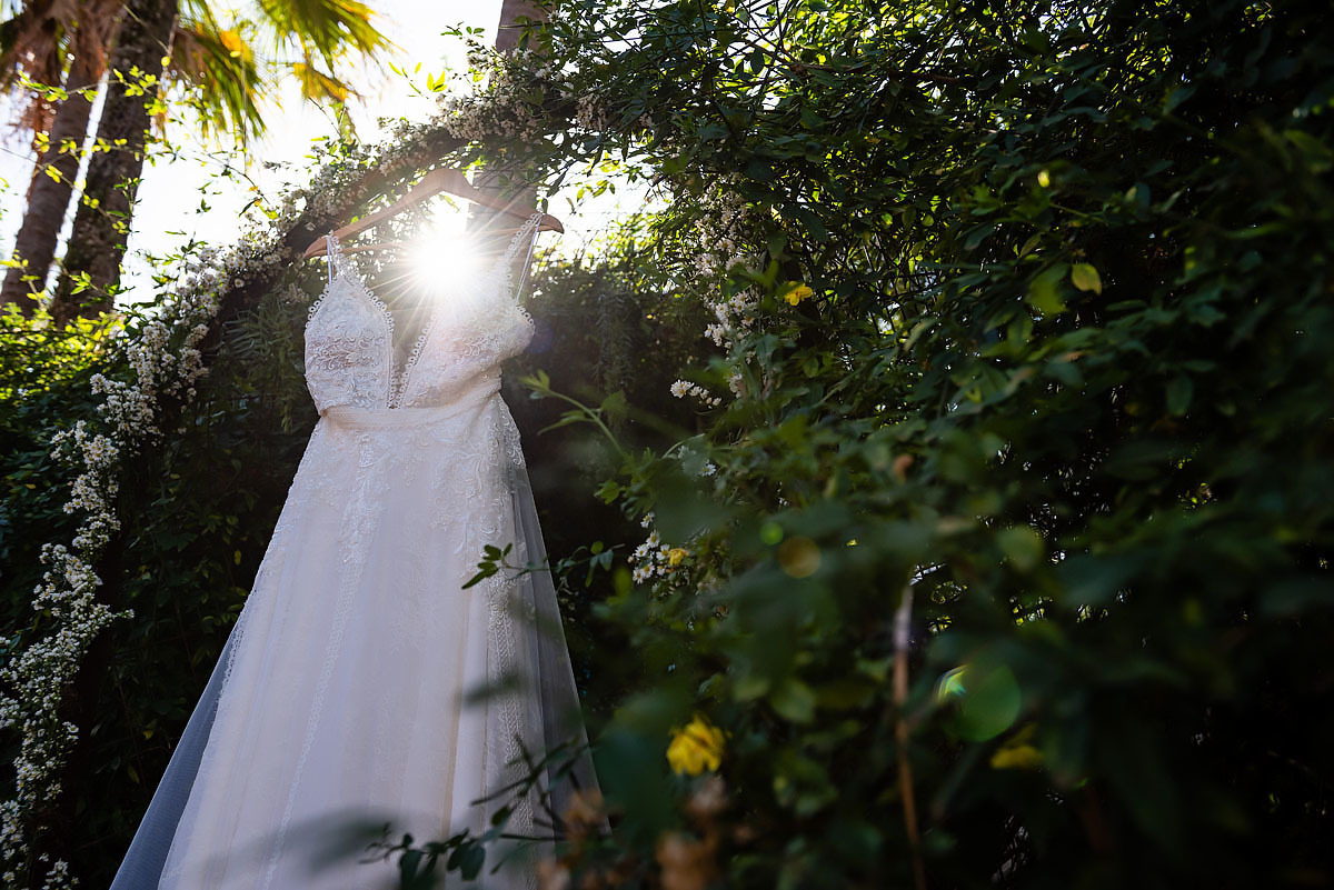 vestido da noiva pendurado no Alto das Palmeiras