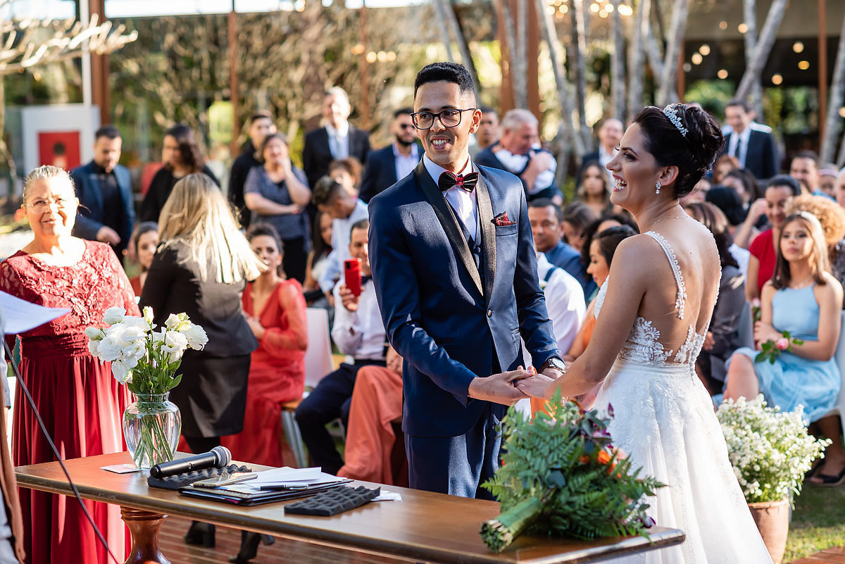 casamento ao entardecer no alto das palmeiras
