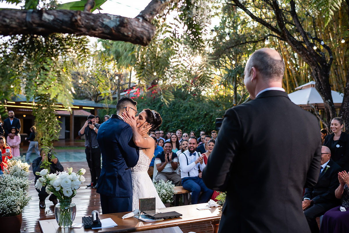 casamento ao entardecer no alto das palmeiras