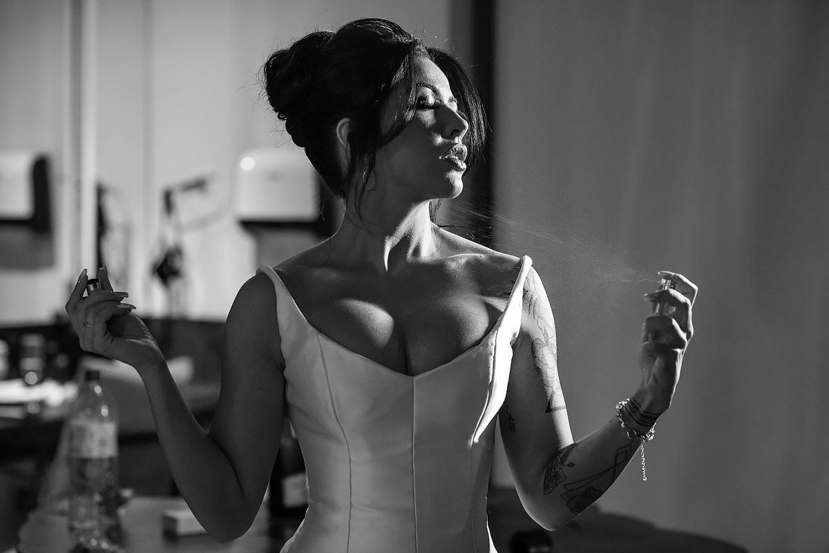 Noiva no making of passa perfume