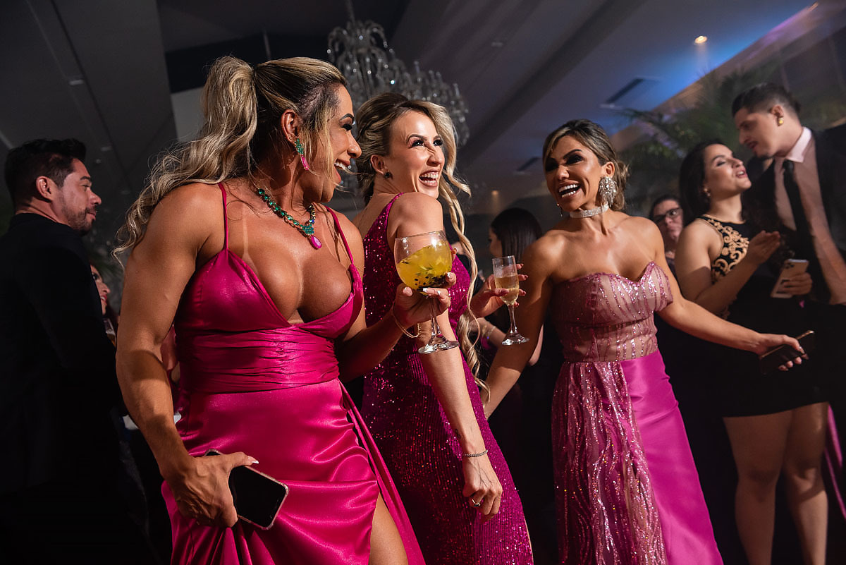 madrinhas dançando de rosa