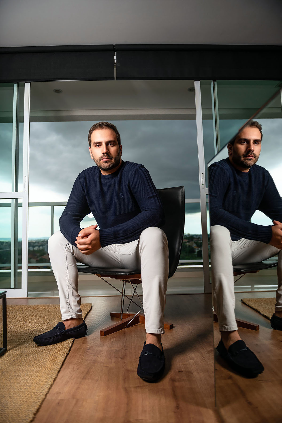 médico ginecologista em seu consultório