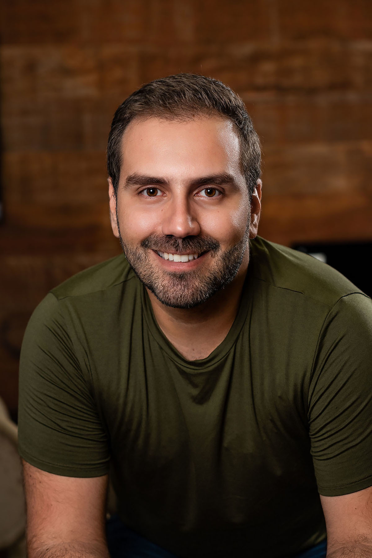 médico ginecologista em seu consultório