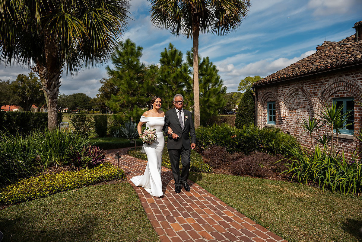 Casamento em Casa Feliz, Orlando, Fotógrafo brasileiro nos Estados Unidos, entrada da noiva
