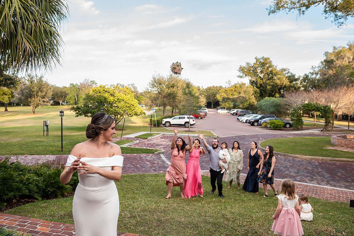 Casamento em Casa Feliz, Orlando, Fotógrafo brasileiro nos Estados, festa pequena Unidos, buquê