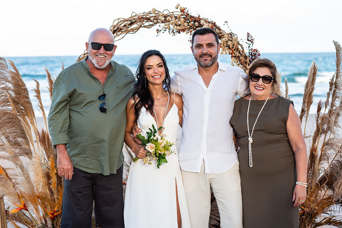 Casamento no final da tarde na praia, casamento na Bahia, padrinhos