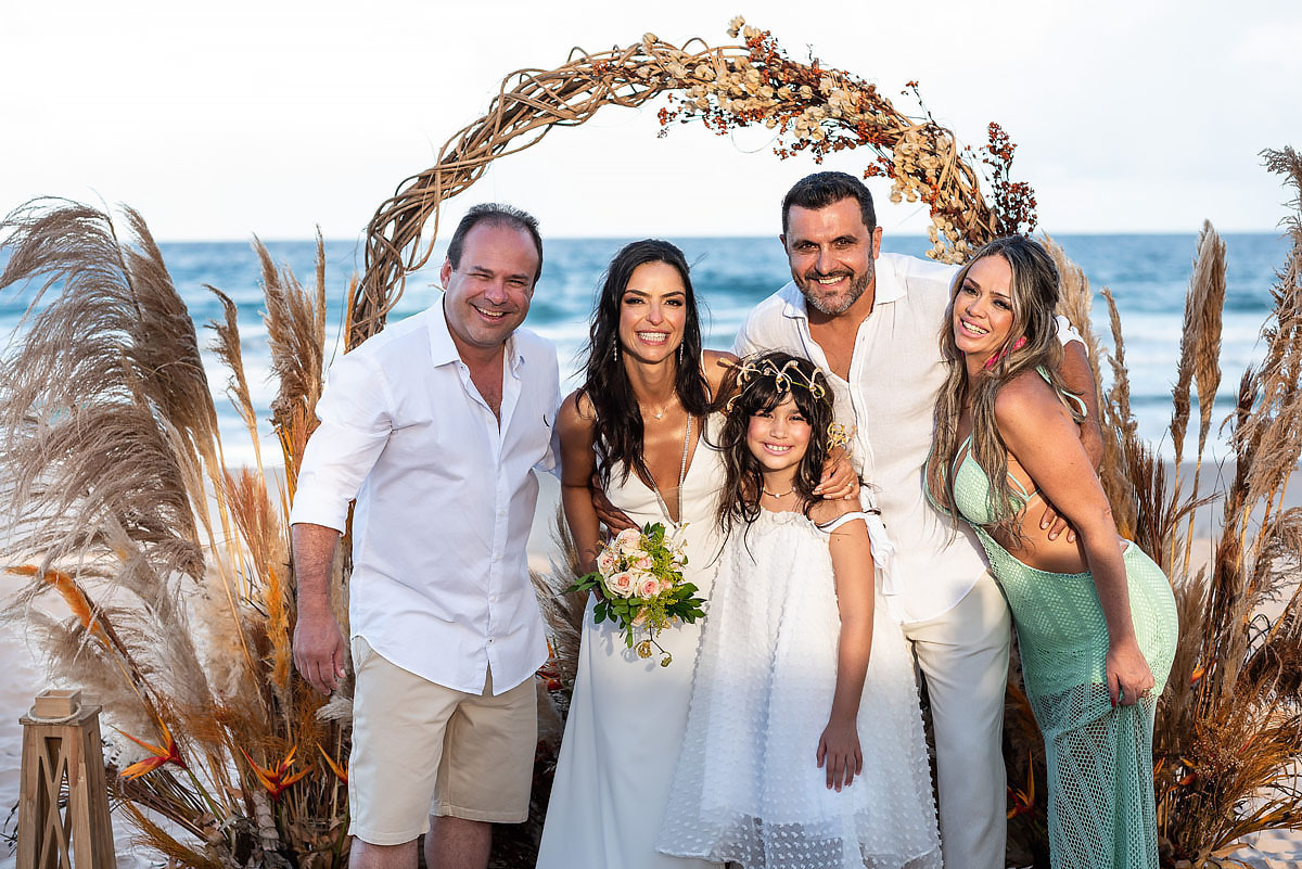 Casamento no final da tarde na praia, casamento na Bahia, padrinhos