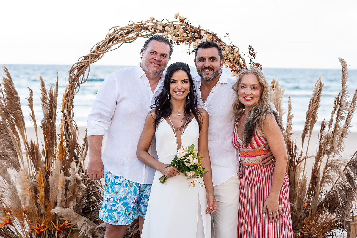 Casamento no final da tarde na praia, casamento na Bahia, padrinhos