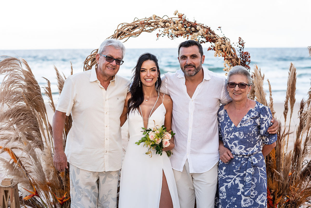Casamento no final da tarde na praia, casamento na Bahia, padrinhos