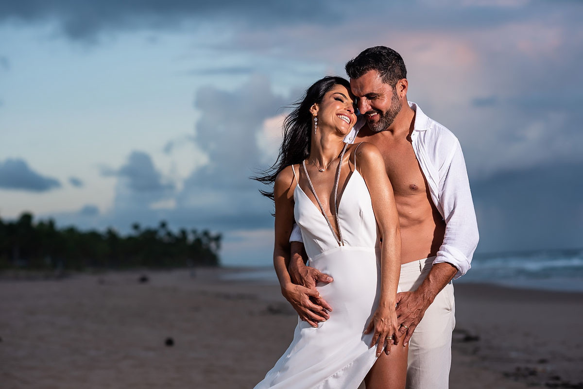 Noivos na praia de Maraú, Bahia, Casamento na praia