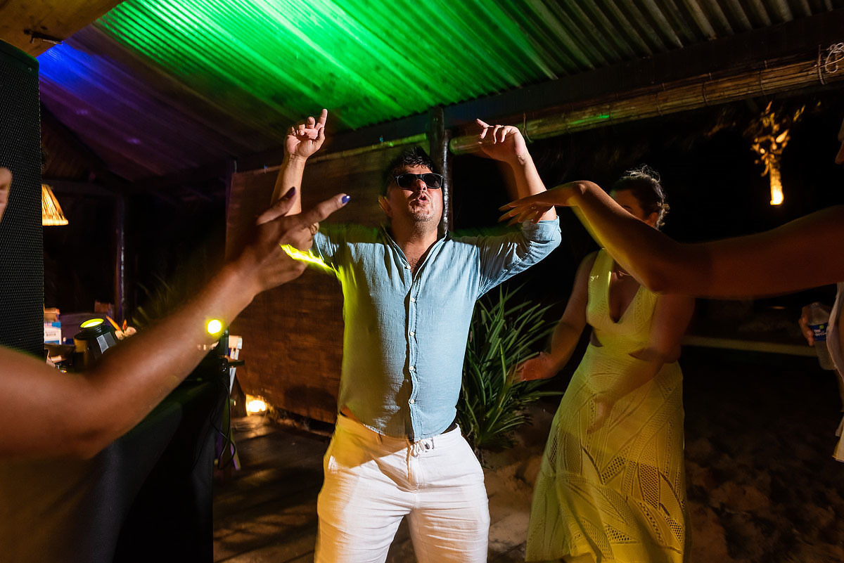 Festa de casamento na praia de Maraú, bahia