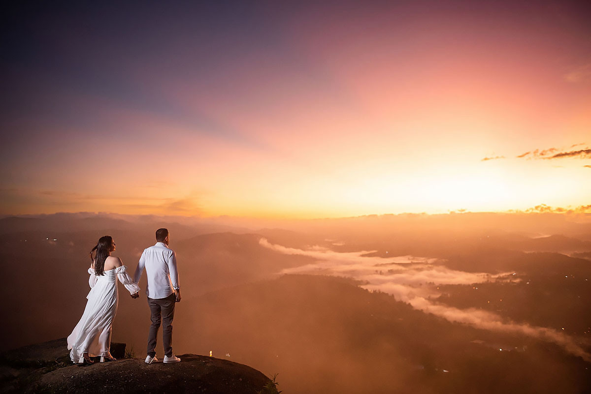 casal apaixonado no alto da montanha, Pico do olho d'agua