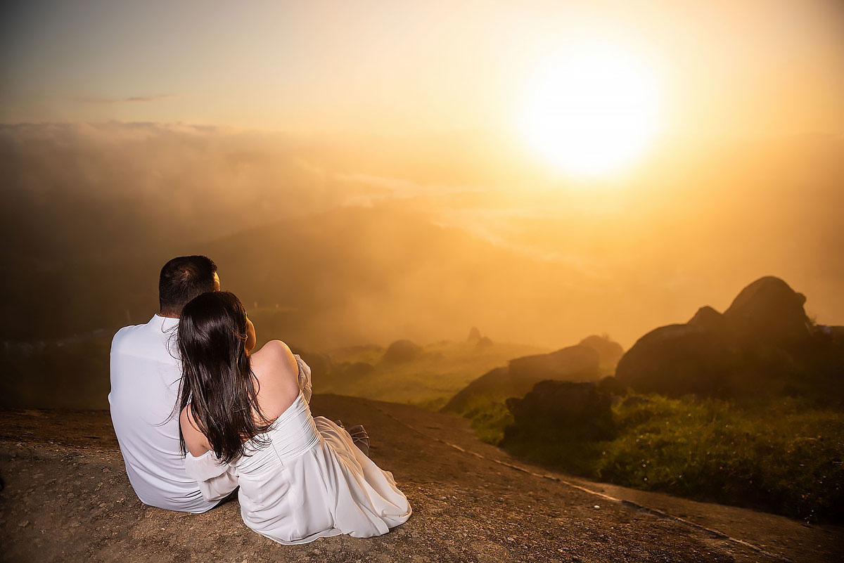 casal apaixonado no alto da montanha, Pico do olho d'agua