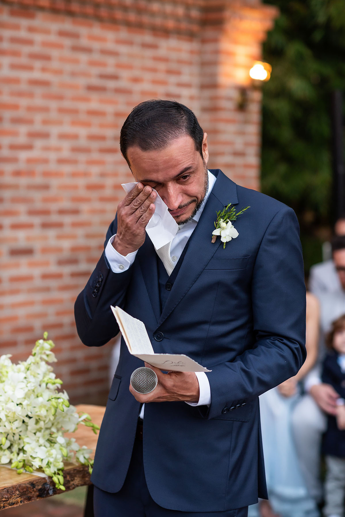 noivo chora no casamento no Estação fazenda em jundiaí