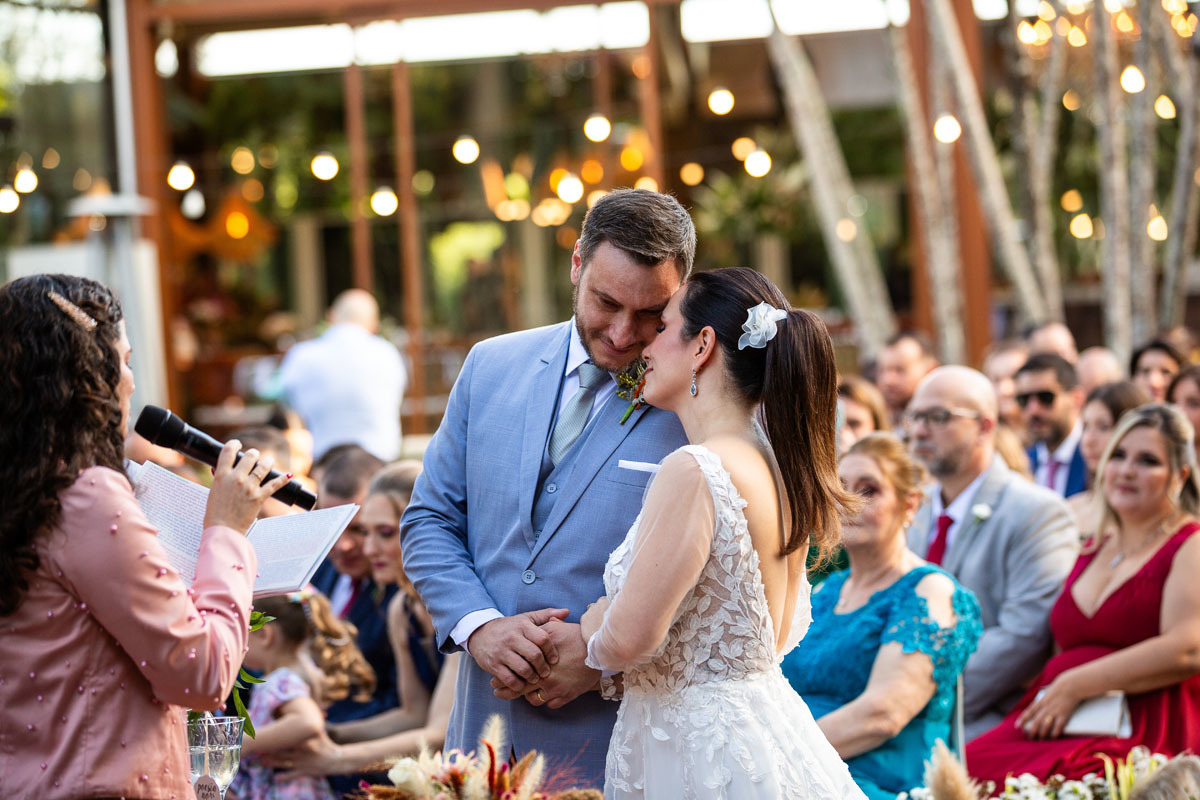 noivo chora no alto das palmeiras