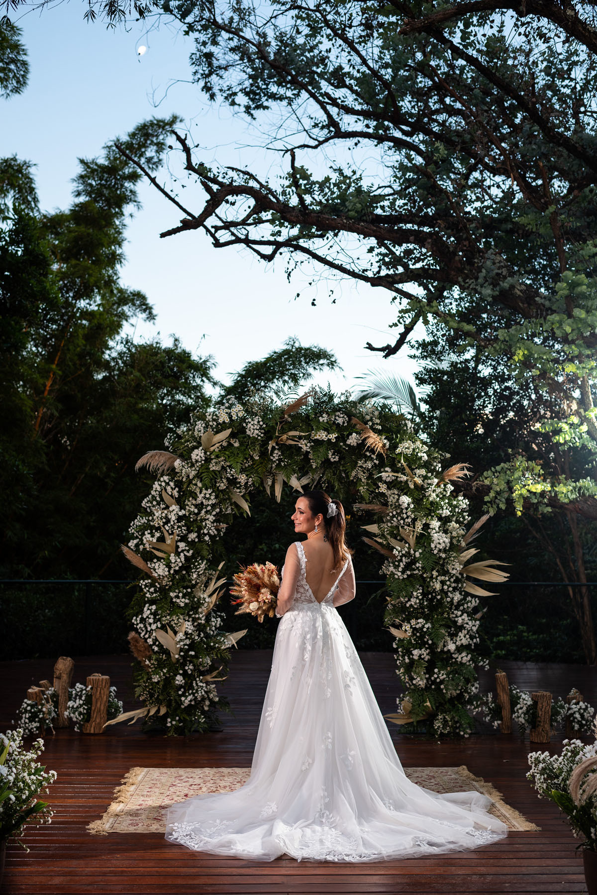 retrato da noiva casamento no alto das palmeiras