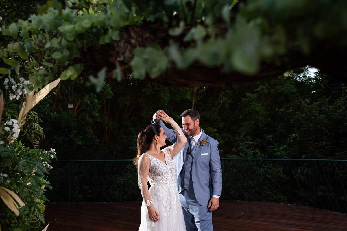 retrato dos noivos casamento no alto das palmeiras