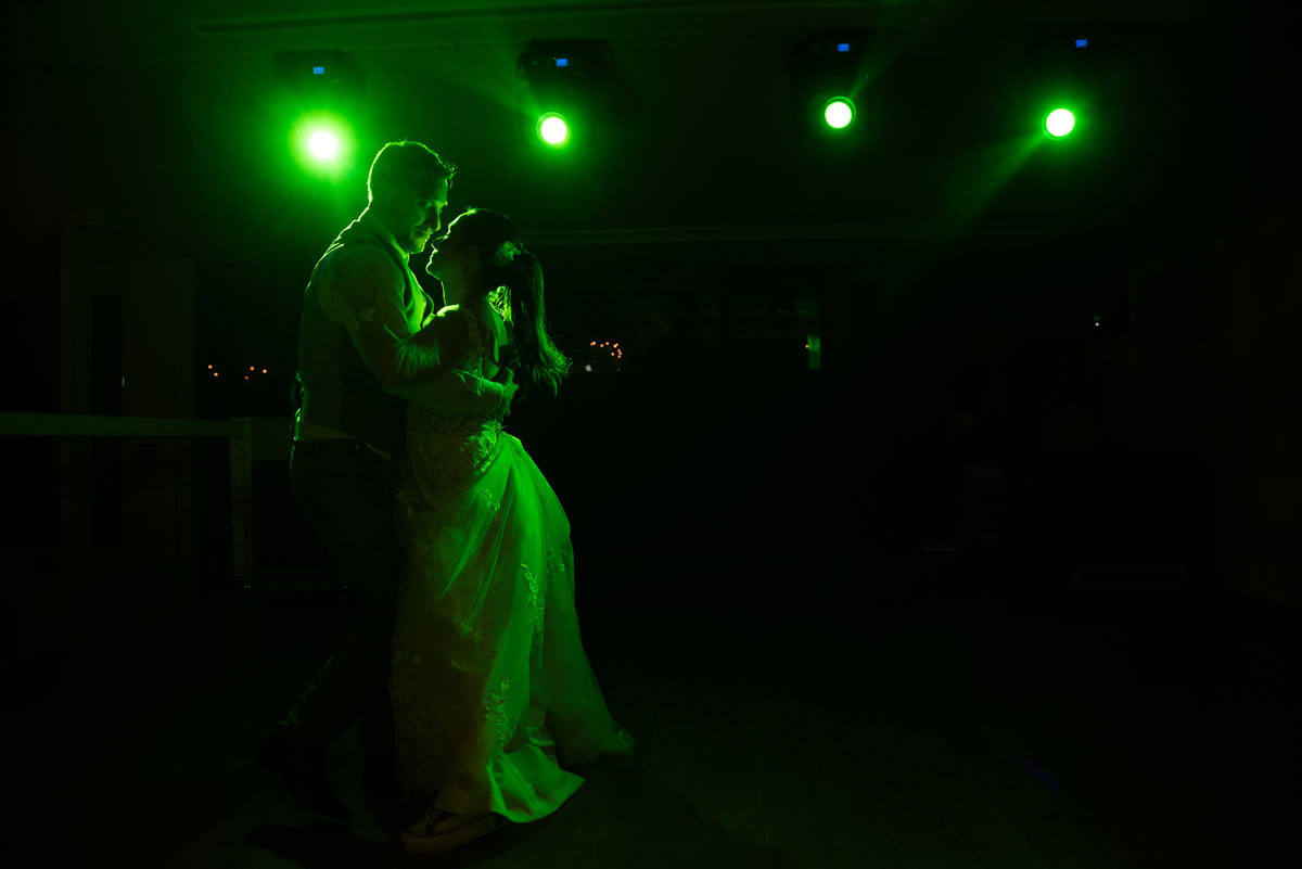 dança dos noivos no alto das palmeiras