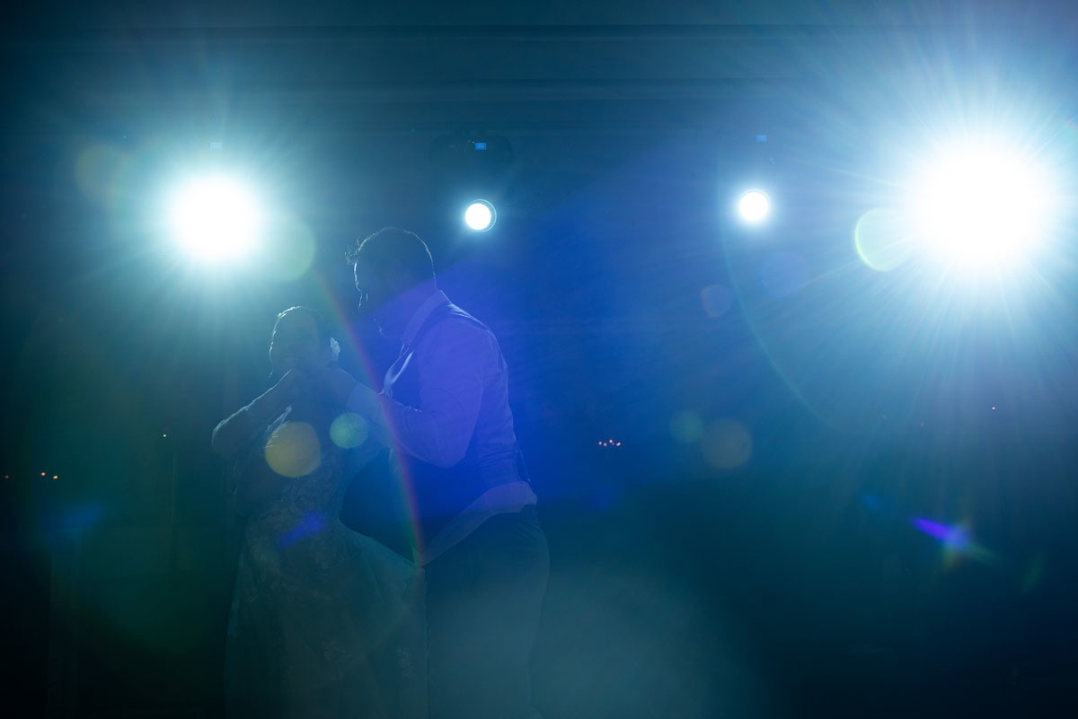 dança dos noivos no alto das palmeiras