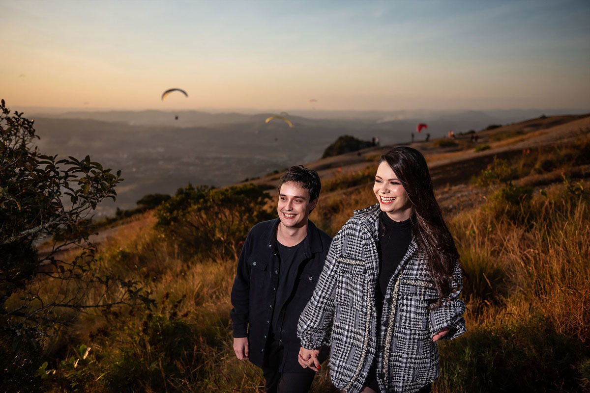 Pré-wedding com cachorro na pedra grande em Atibaia 