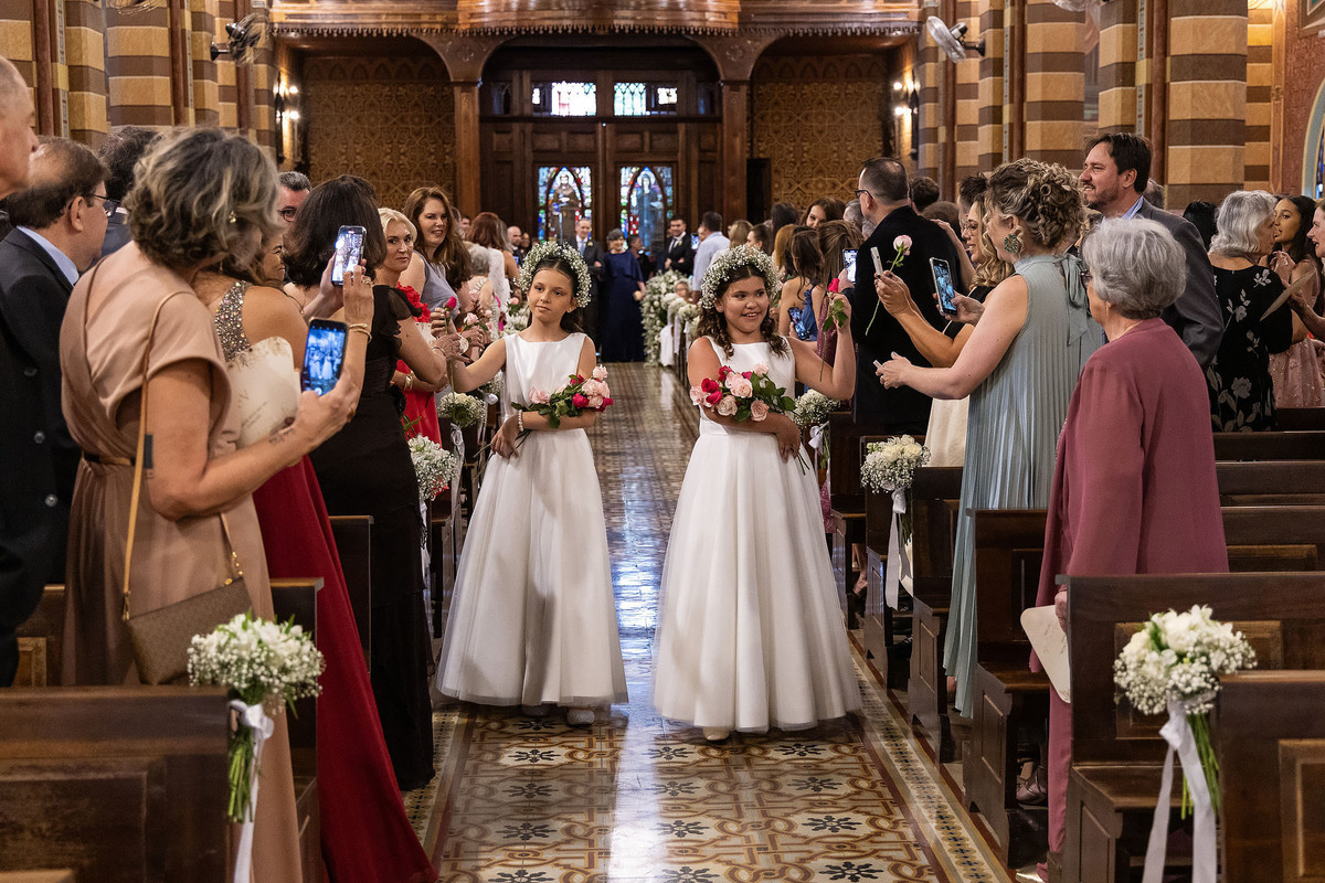 entrada dos novinhos na catedral