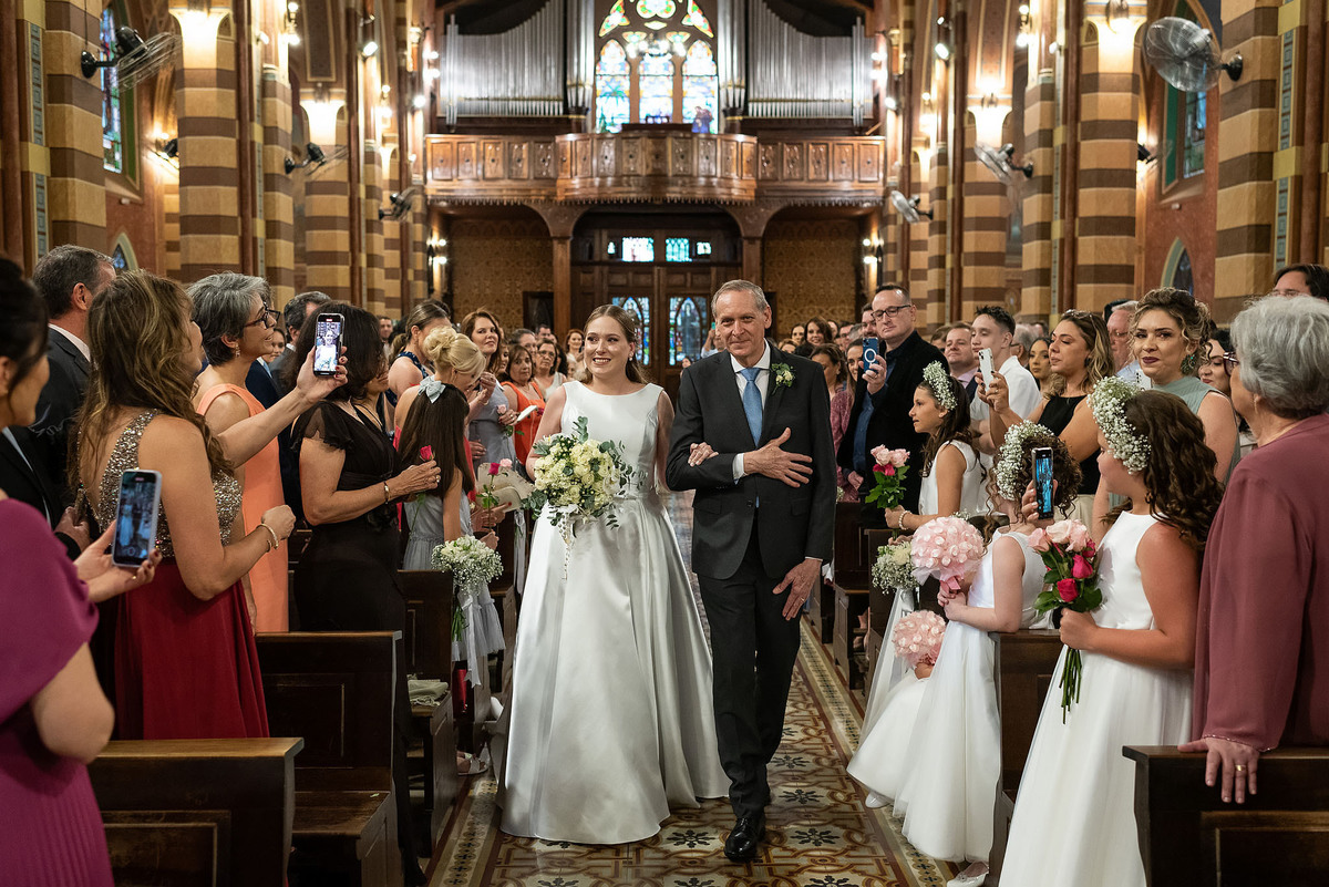 Entrada da noiva na catedral de jundiaí