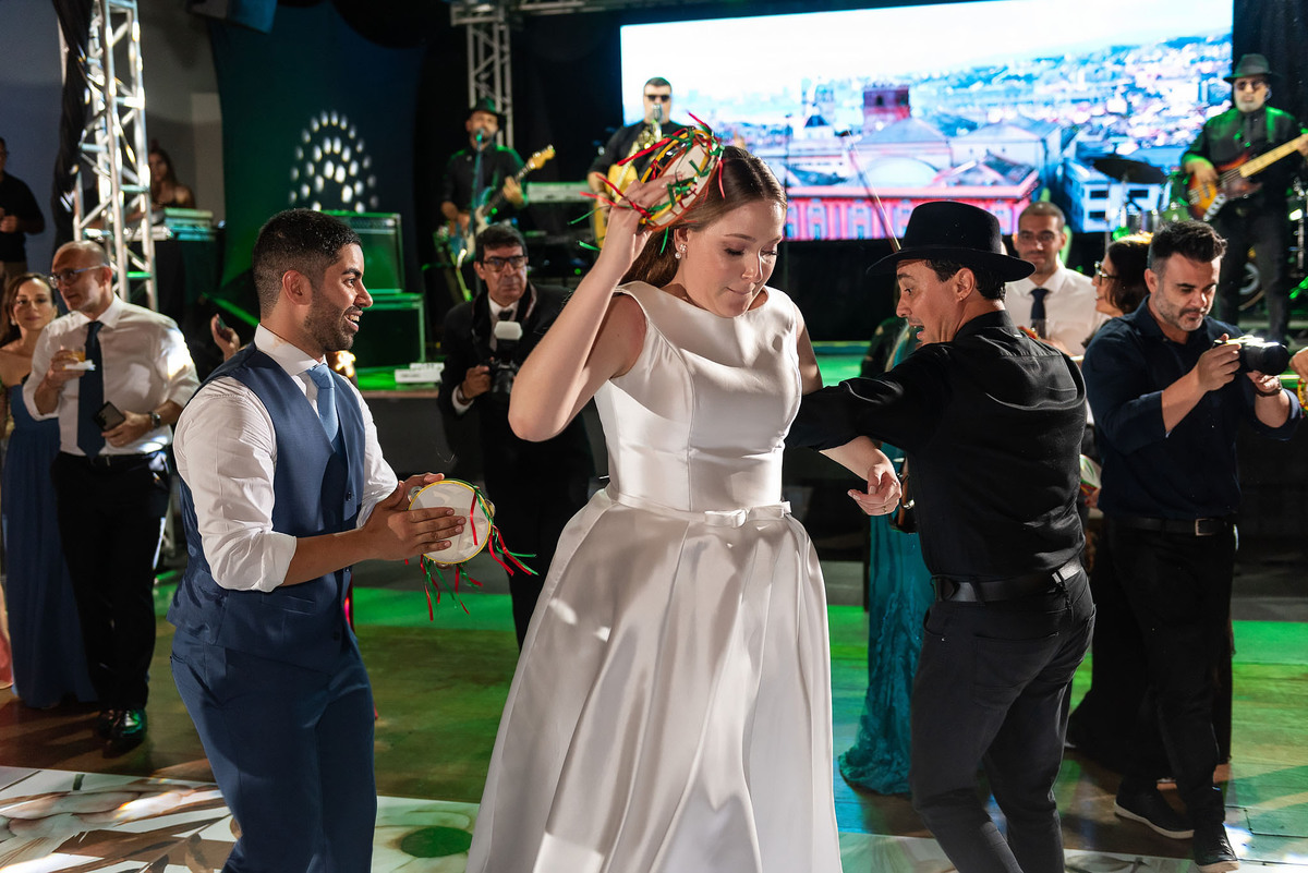 Festa de casamento no clube jundiaiense com a banda chapéu da máfia 