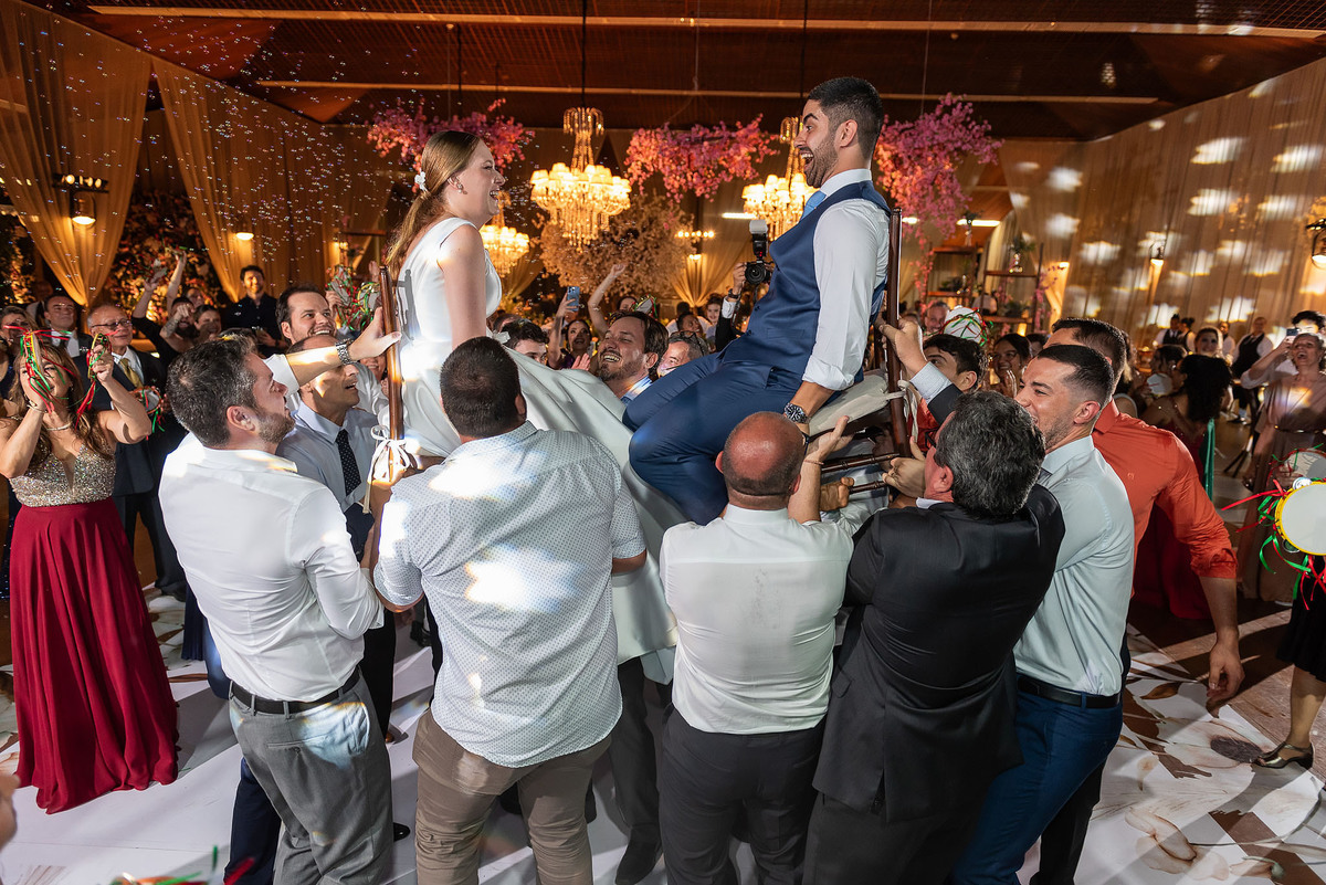 Festa de casamento no clube jundiaiense com a banda chapéu da máfia 