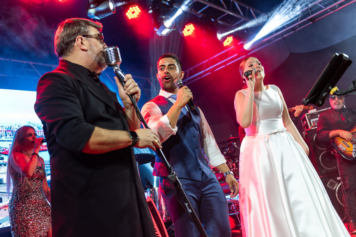Festa de casamento no clube jundiaiense com a banda chapéu da máfia 