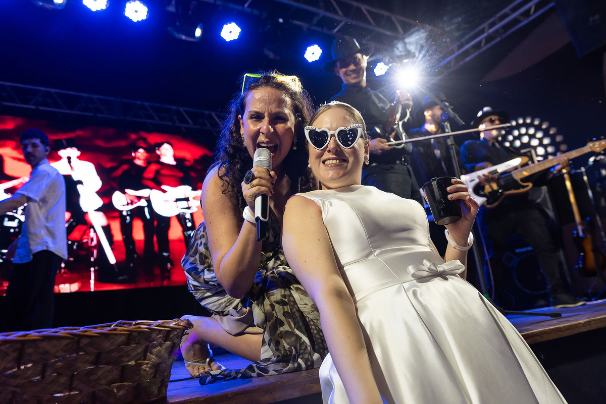 Festa de casamento no clube jundiaiense com a banda chapéu da máfia 