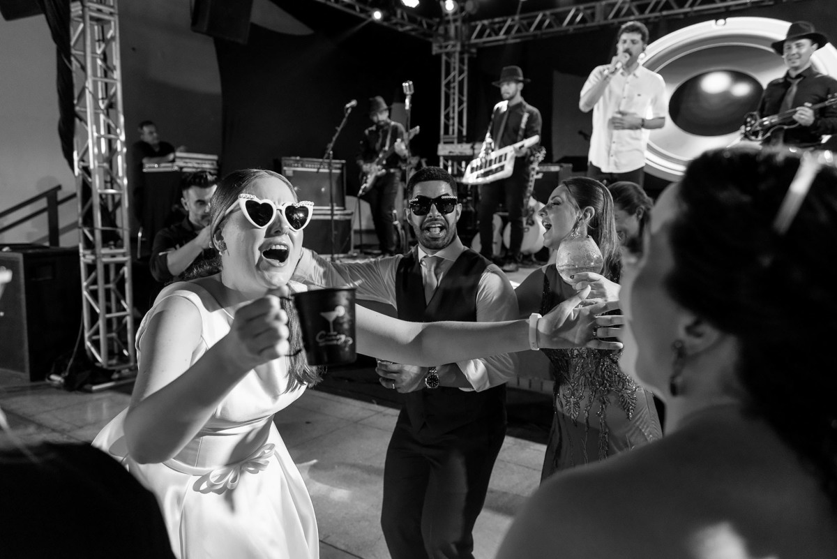 Festa de casamento no clube jundiaiense com a banda chapéu da máfia 