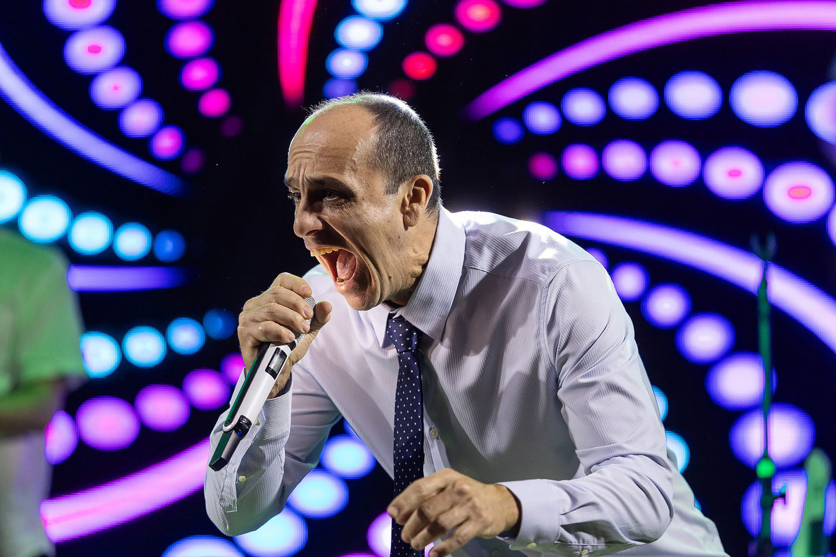 Festa de casamento no clube jundiaiense com a banda chapéu da máfia 