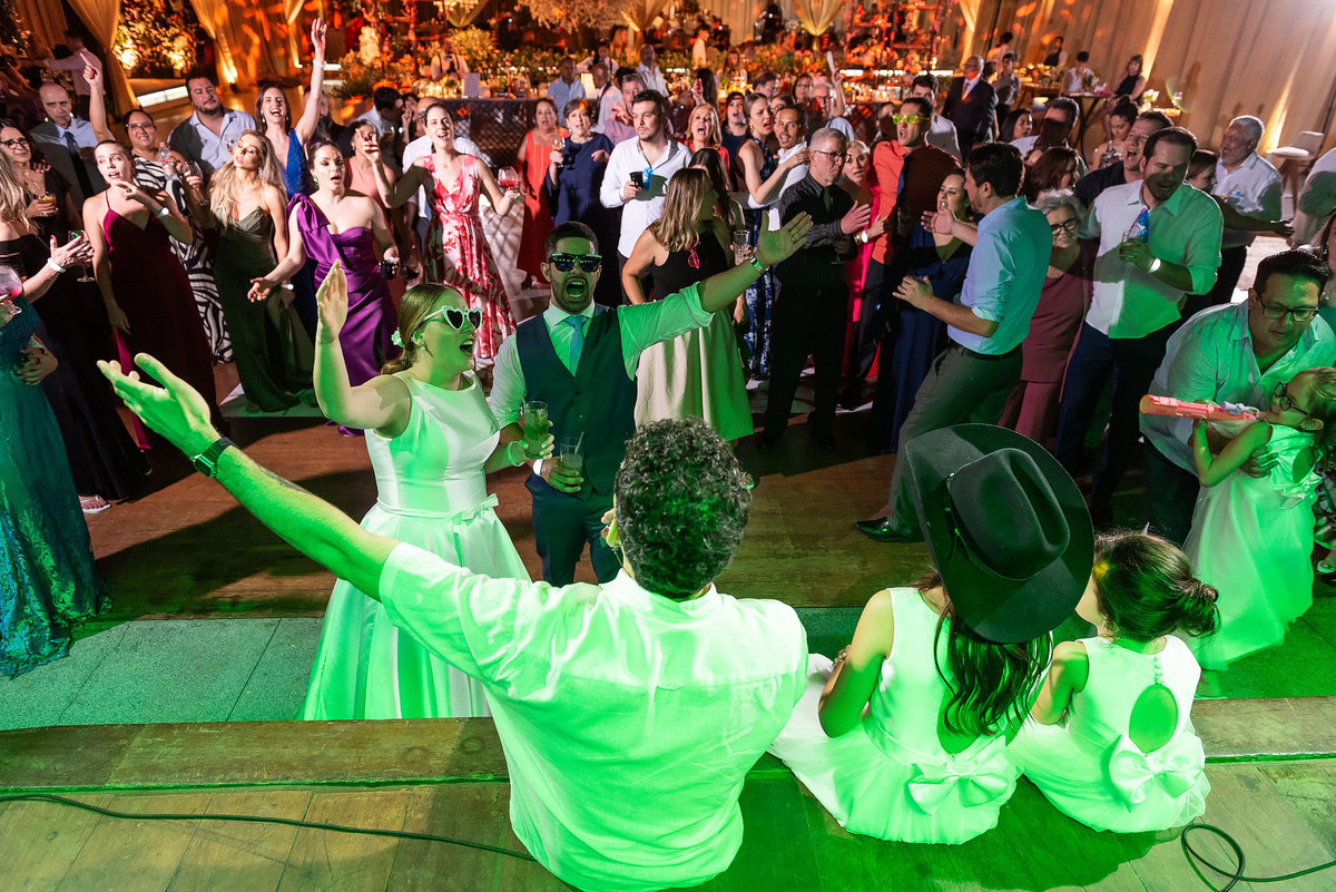 Festa de casamento no clube jundiaiense com a banda chapéu da máfia 