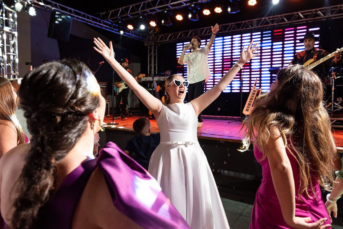 Festa de casamento no clube jundiaiense com a banda chapéu da máfia 