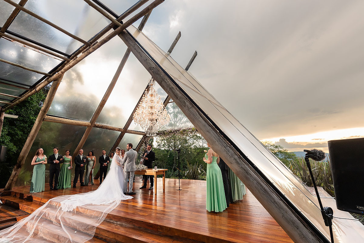 Casamento ao final da tarde no espaço Quinta da Cantareira, em Mairiporã.