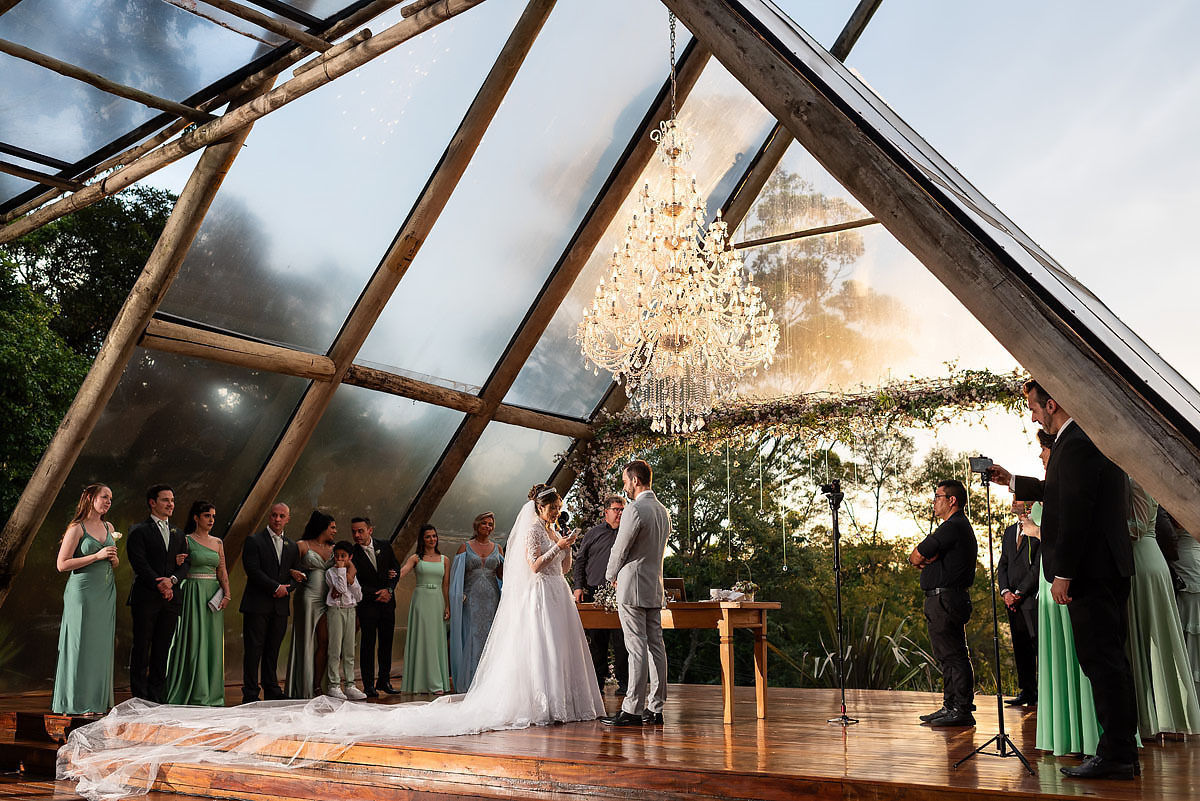 Casamento ao final da tarde no espaço Quinta da Cantareira, em Mairiporã.