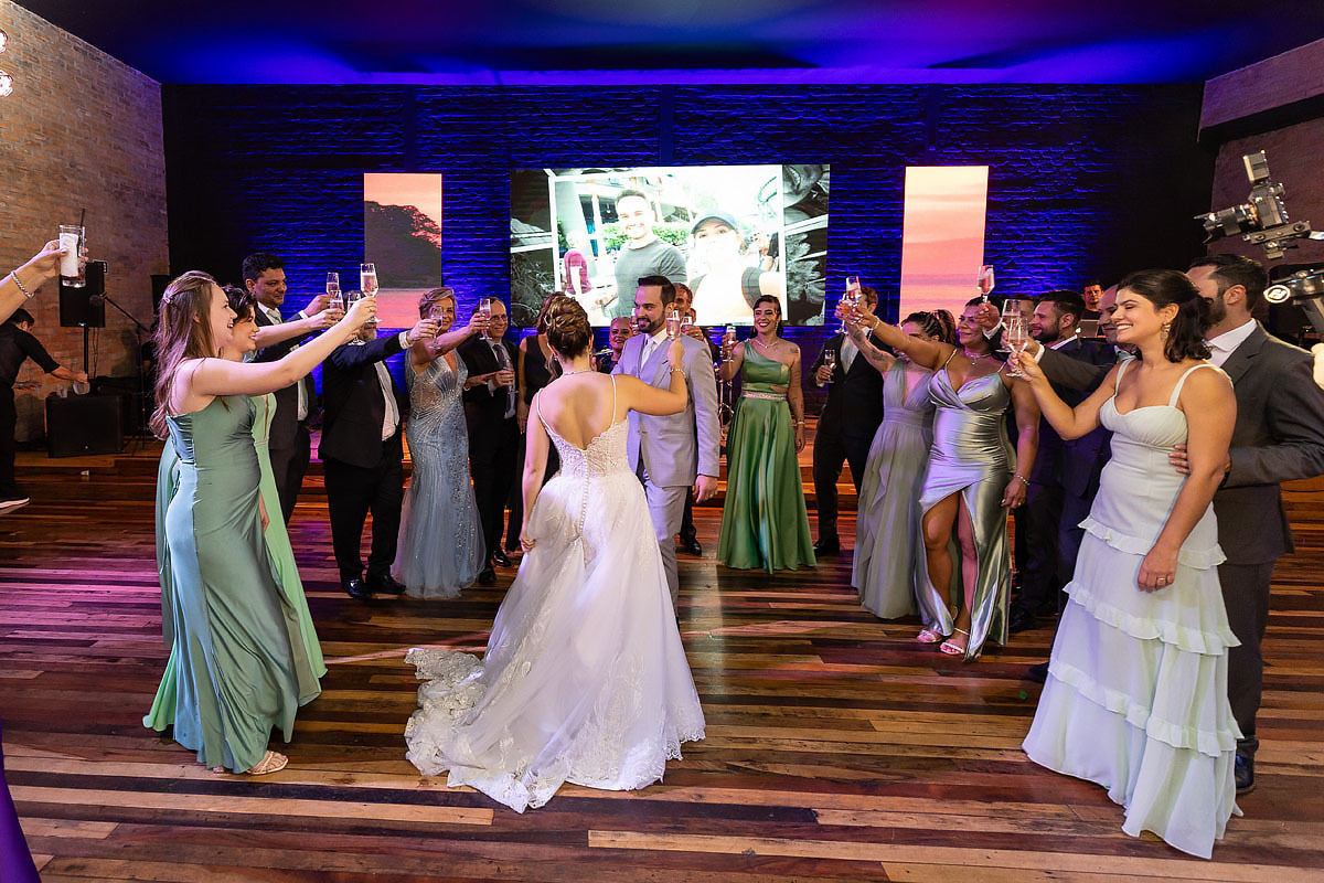 brinde com os noivos