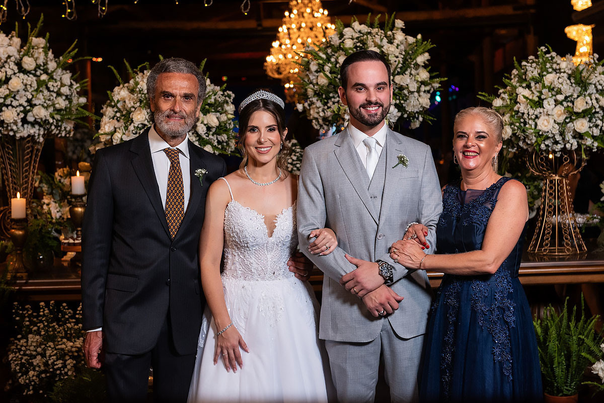 foto com noivos e pais