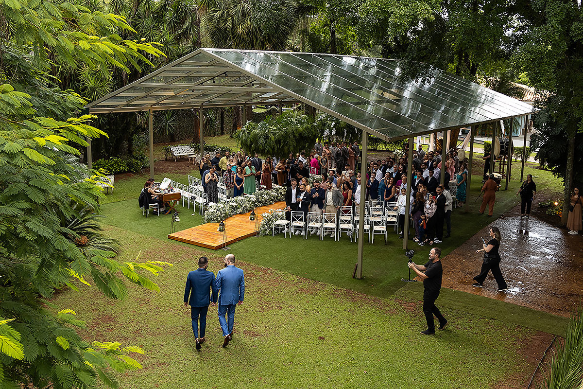 Casamento de meninos, fazenda Santa Isabel, casamento no campo, entrada dos noivos.
